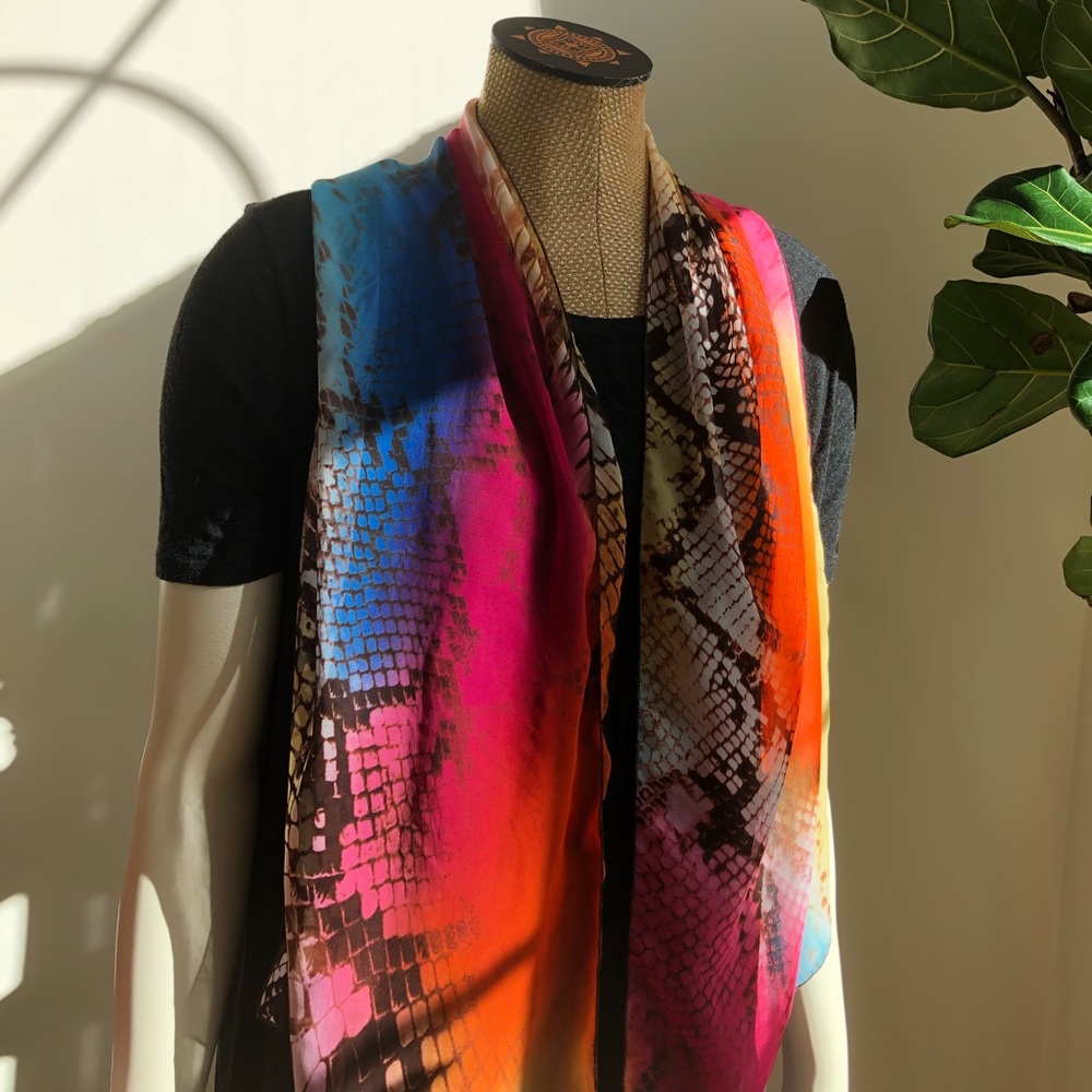 FREE WITH A PURCHASE OF AN ACCESSORY. (Jewlery)